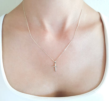 Dije Cruz Chica 1.5 cm Piedras Oro Sólido 14k