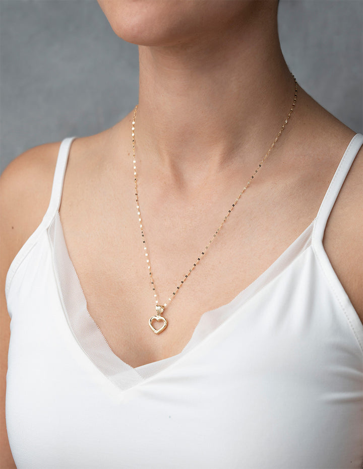 Cadena Con Dije Corazón Contorno 1.3 cm Oro Sólido 10k